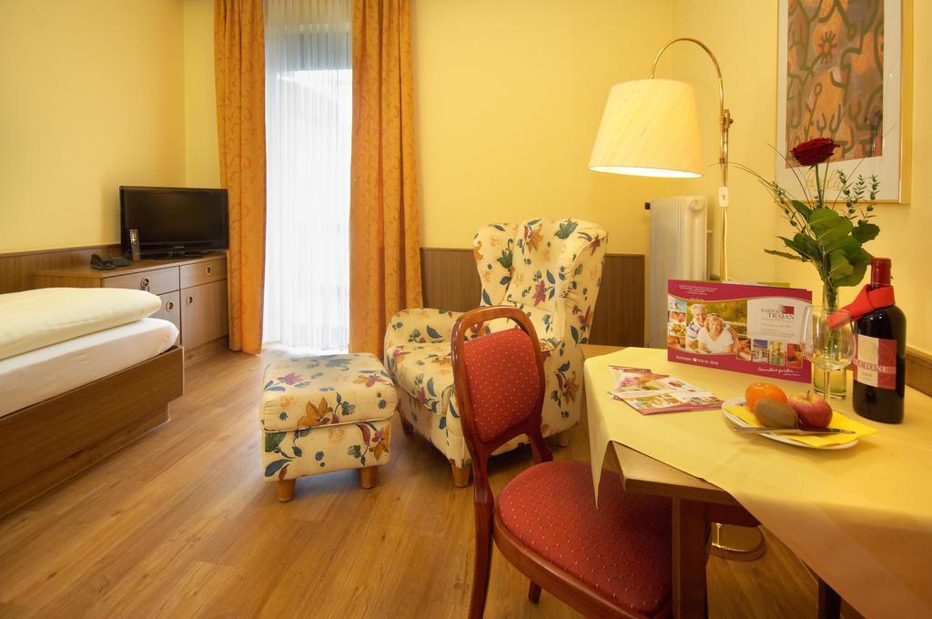 באד גיגינג Kurhotel Kaiser Trajan חדר תמונה