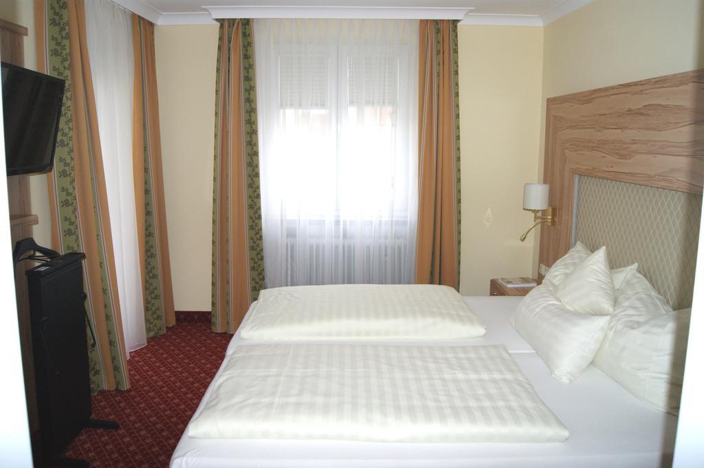 באד גיגינג Kurhotel Kaiser Trajan חדר תמונה