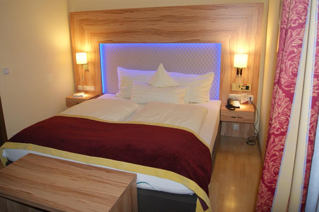 באד גיגינג Kurhotel Kaiser Trajan חדר תמונה